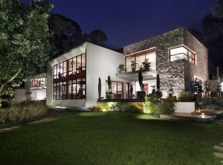 A Stylish Modern House Surrounded by Forests and Tall Trees in Guatemala City by Solis Colomer Arquitectos (15)