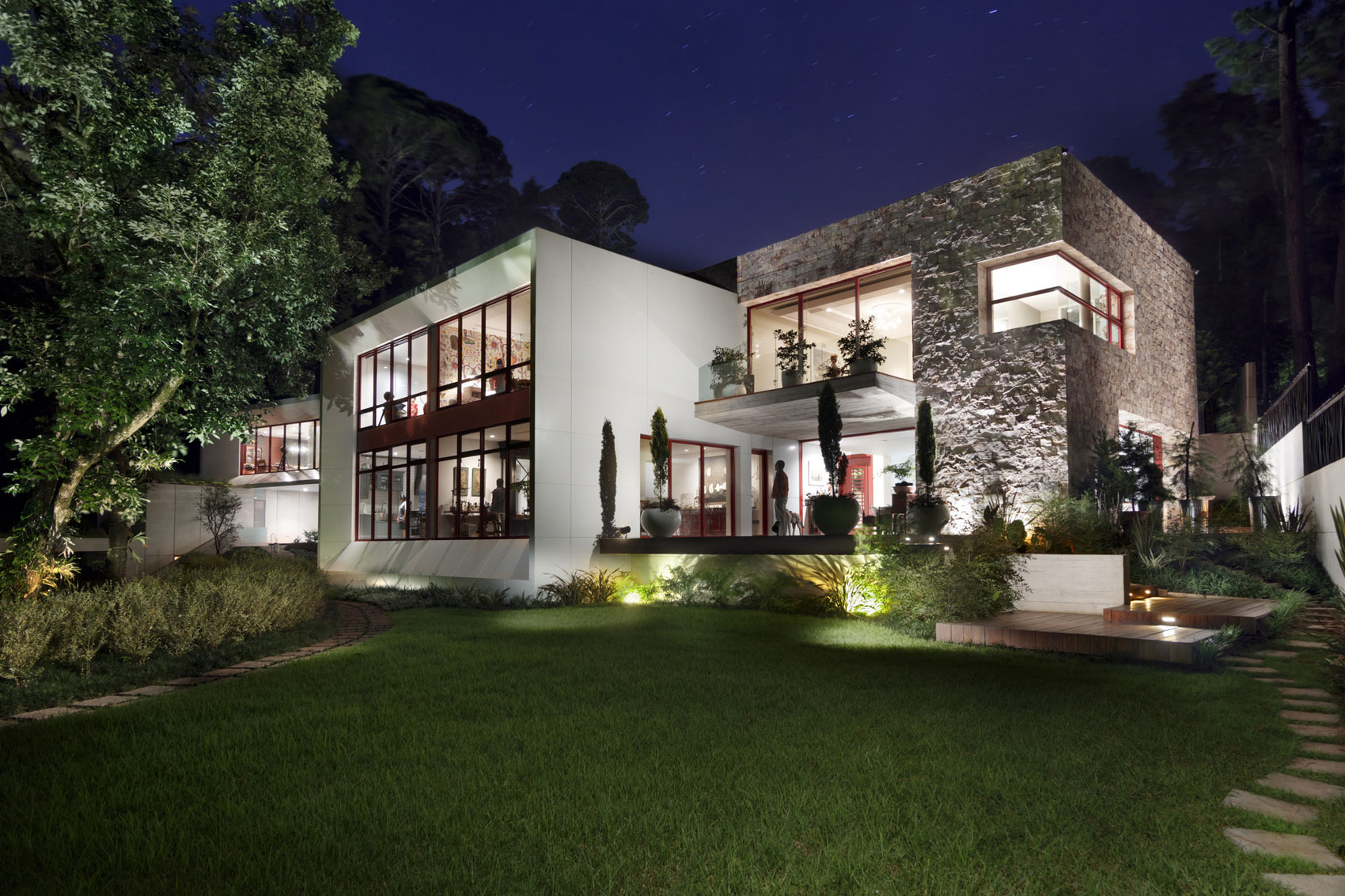 A Stylish Modern House Surrounded by Forests and Tall Trees in Guatemala City by Solis Colomer Arquitectos (15)