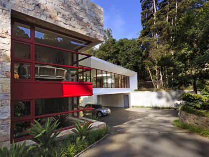 A Stylish Modern House Surrounded by Forests and Tall Trees in Guatemala City by Solis Colomer Arquitectos (3)