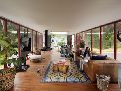 A Stylish Modern House Surrounded by Forests and Tall Trees in Guatemala City by Solis Colomer Arquitectos (8)