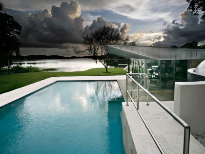 A Stylish Modern Lakefront Home with Striking Facade in Tampa by Alfonso Architects (12)