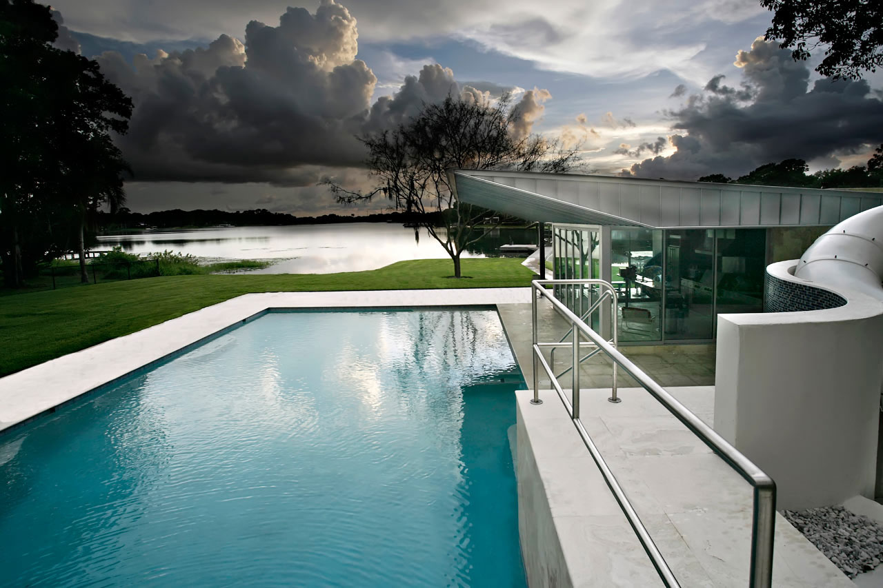A Stylish Modern Lakefront Home with Striking Facade in Tampa by Alfonso Architects (12)