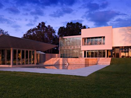 A Stylish Modern Lakefront Home with Striking Facade in Tampa by Alfonso Architects (14)