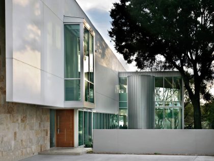 A Stylish Modern Lakefront Home with Striking Facade in Tampa by Alfonso Architects (5)