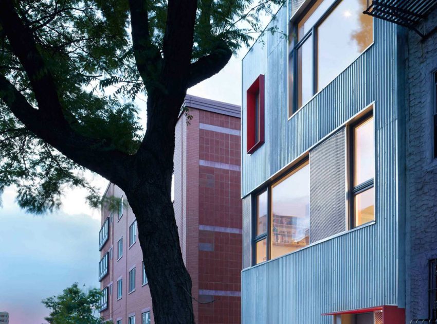 A Stylish Modern Light-Filled Home with Smart Red Accents in Brooklyn by Etelamaki Architecture (13)