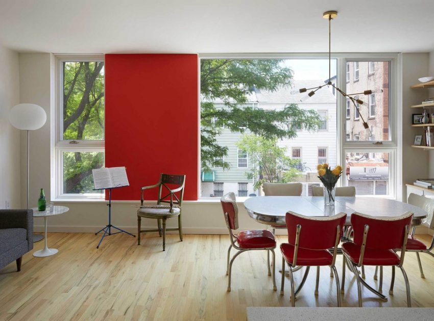 A Stylish Modern Light-Filled Home with Smart Red Accents in Brooklyn by Etelamaki Architecture (5)