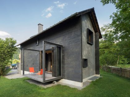 A Stylish Modern Wooden House with Cantilevered Terrace in Auerbach, Germany by Arnhard & Eck (1)