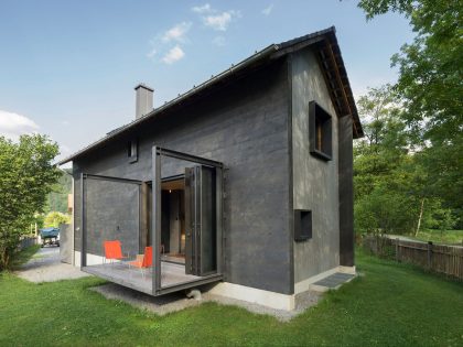 A Stylish Modern Wooden House with Cantilevered Terrace in Auerbach, Germany