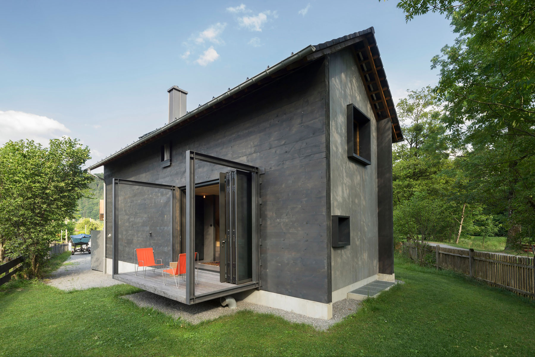 A Stylish Modern Wooden House with Cantilevered Terrace in Auerbach, Germany by Arnhard & Eck (1)