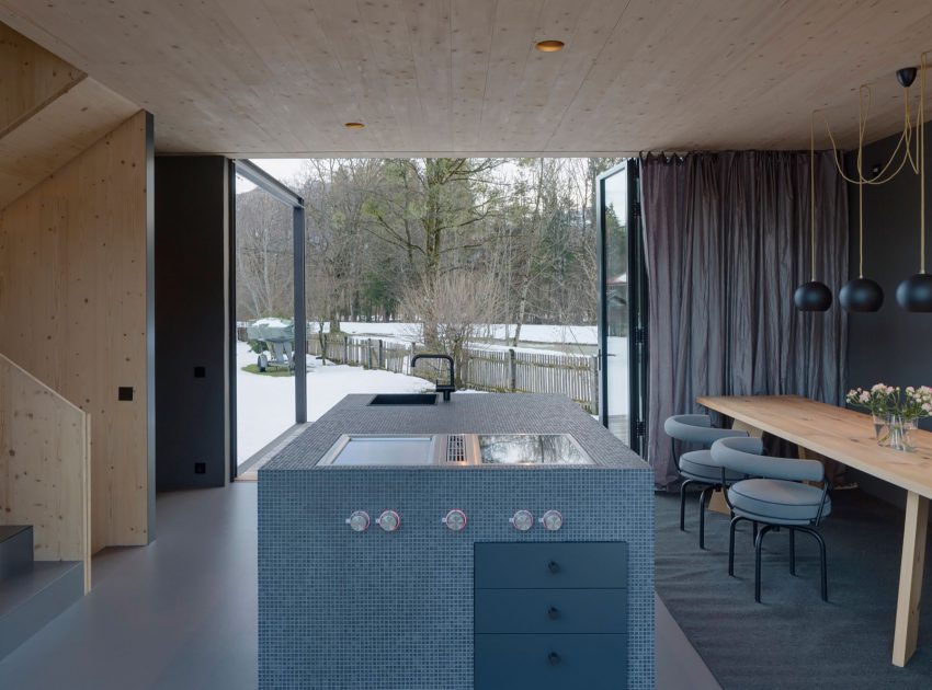A Stylish Modern Wooden House with Cantilevered Terrace in Auerbach, Germany by Arnhard & Eck (14)