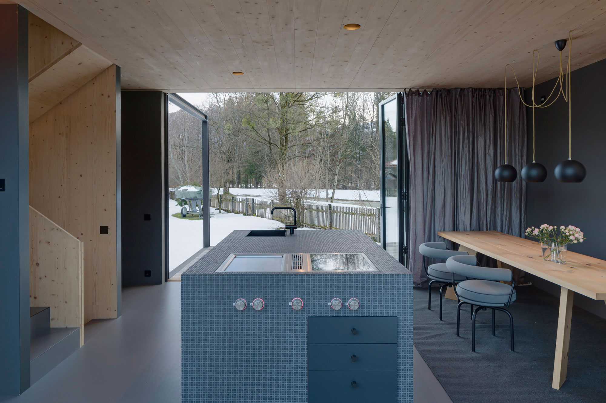 A Stylish Modern Wooden House with Cantilevered Terrace in Auerbach, Germany by Arnhard & Eck (14)