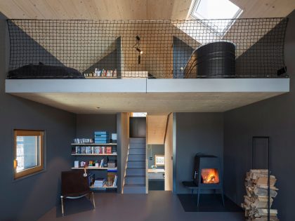 A Stylish Modern Wooden House with Cantilevered Terrace in Auerbach, Germany by Arnhard & Eck (17)