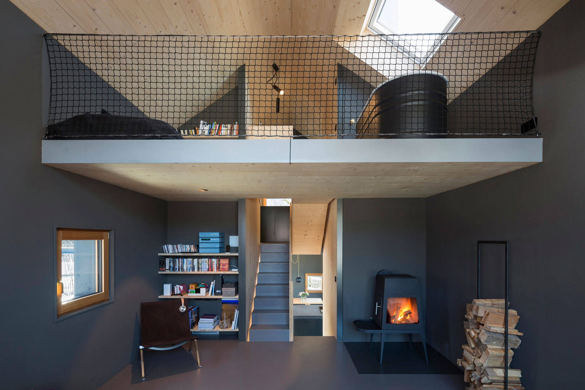 A Stylish Modern Wooden House with Cantilevered Terrace in Auerbach, Germany by Arnhard & Eck (17)