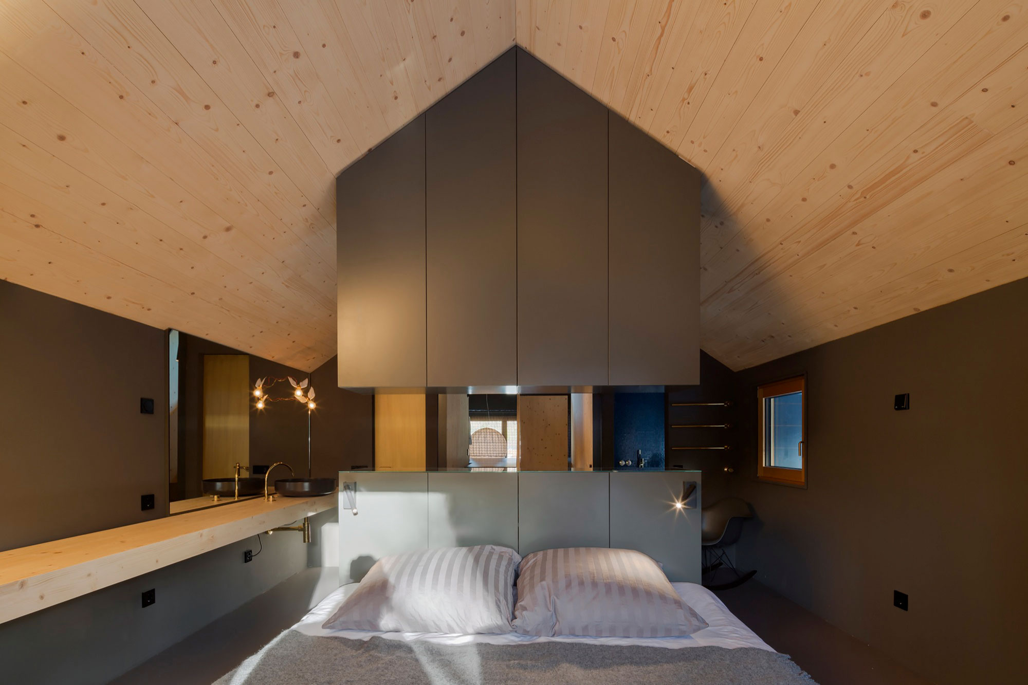 A Stylish Modern Wooden House with Cantilevered Terrace in Auerbach, Germany by Arnhard & Eck (21)