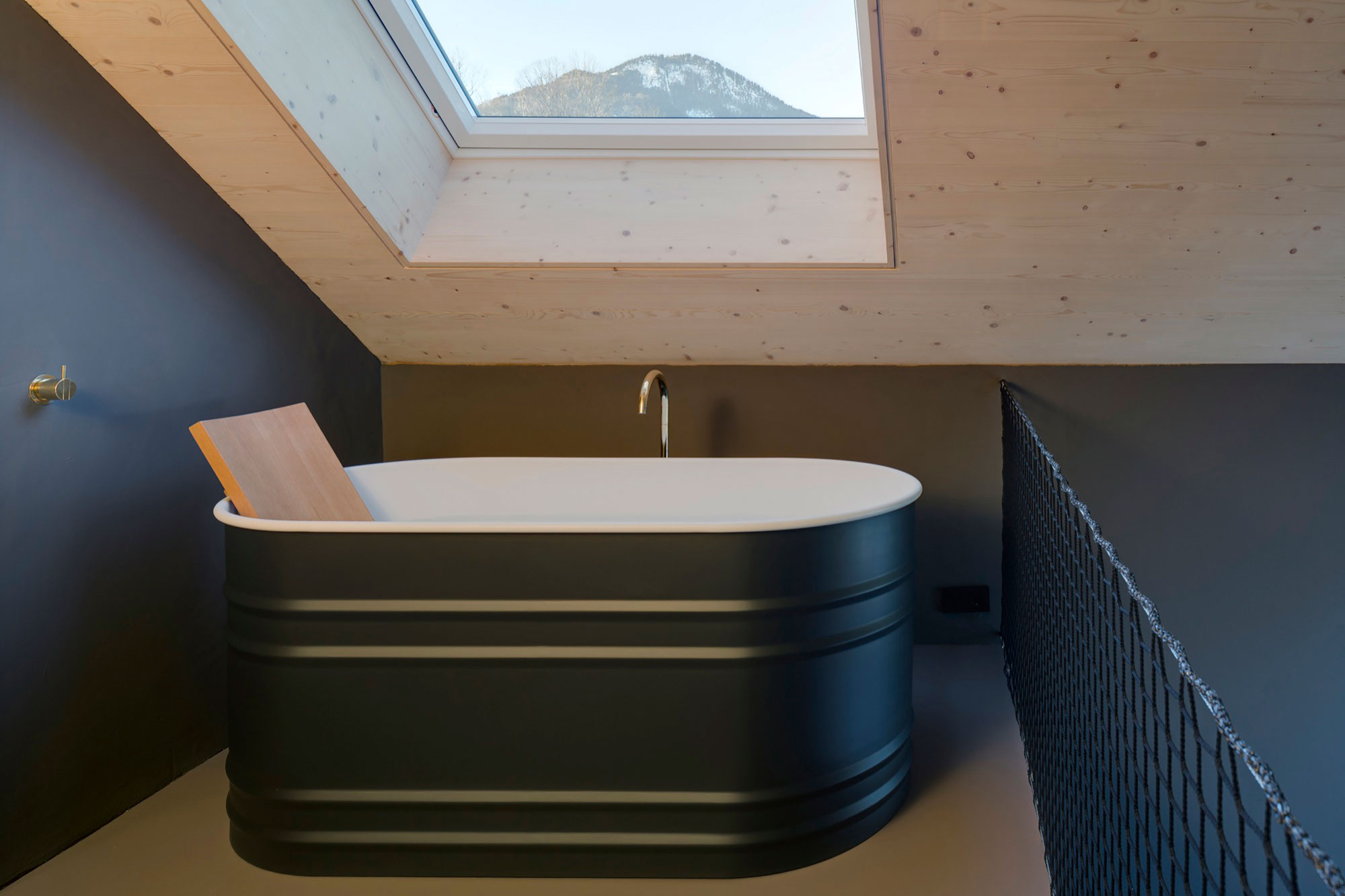 A Stylish Modern Wooden House with Cantilevered Terrace in Auerbach, Germany by Arnhard & Eck (24)