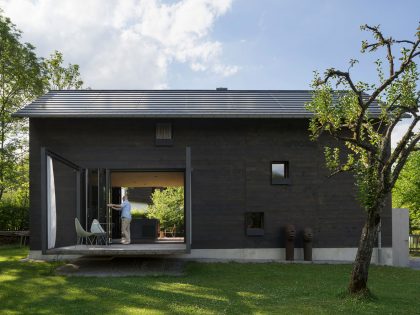 A Stylish Modern Wooden House with Cantilevered Terrace in Auerbach, Germany by Arnhard & Eck (3)