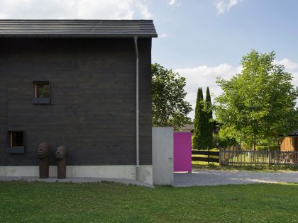 A Stylish Modern Wooden House with Cantilevered Terrace in Auerbach, Germany by Arnhard & Eck (4)