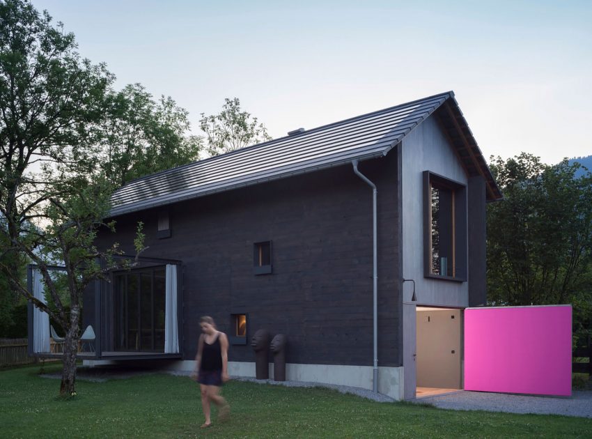 A Stylish Modern Wooden House with Cantilevered Terrace in Auerbach, Germany by Arnhard & Eck (5)