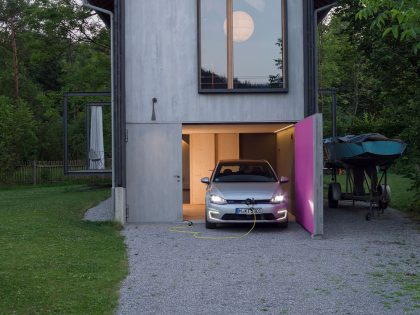 A Stylish Modern Wooden House with Cantilevered Terrace in Auerbach, Germany by Arnhard & Eck (6)