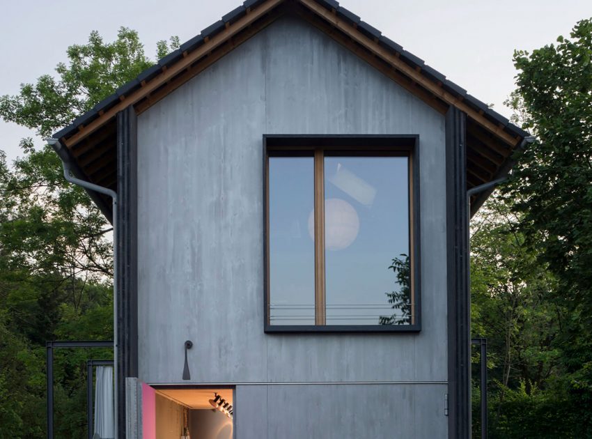 A Stylish Modern Wooden House with Cantilevered Terrace in Auerbach, Germany by Arnhard & Eck (7)