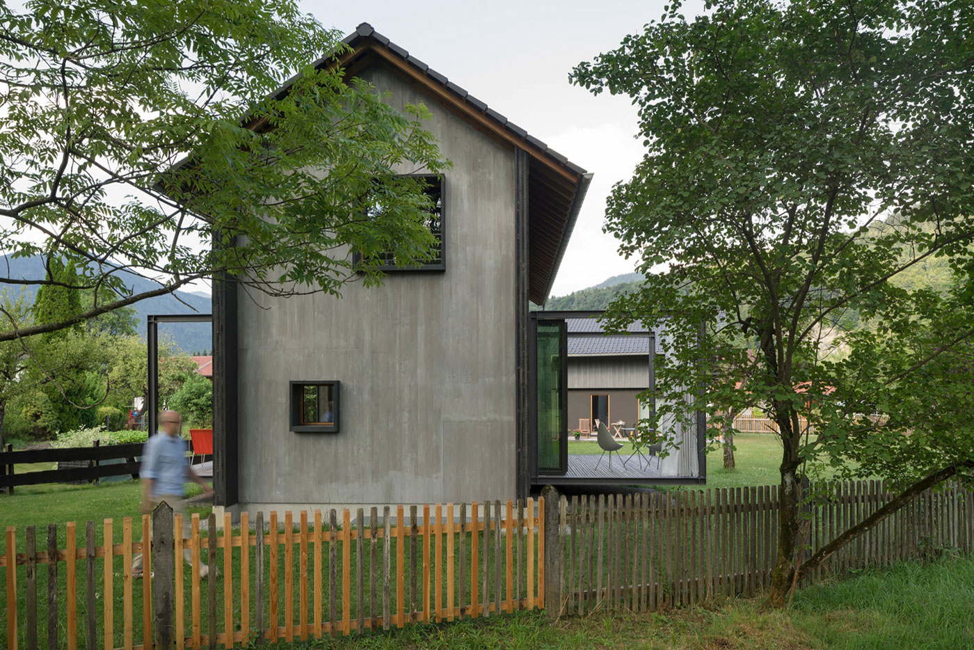 A Stylish Modern Wooden House with Cantilevered Terrace in Auerbach, Germany by Arnhard & Eck (9)