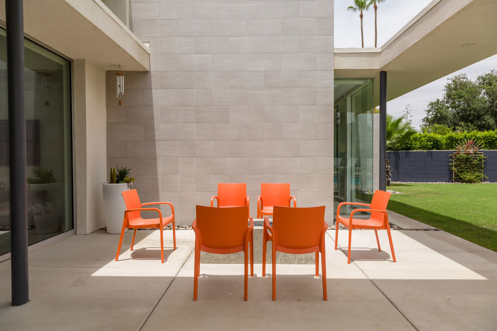 A Stylish and Beautiful Mid-Century Home with Industrial Vibe in Palm Springs by OJMR-Architects (4)