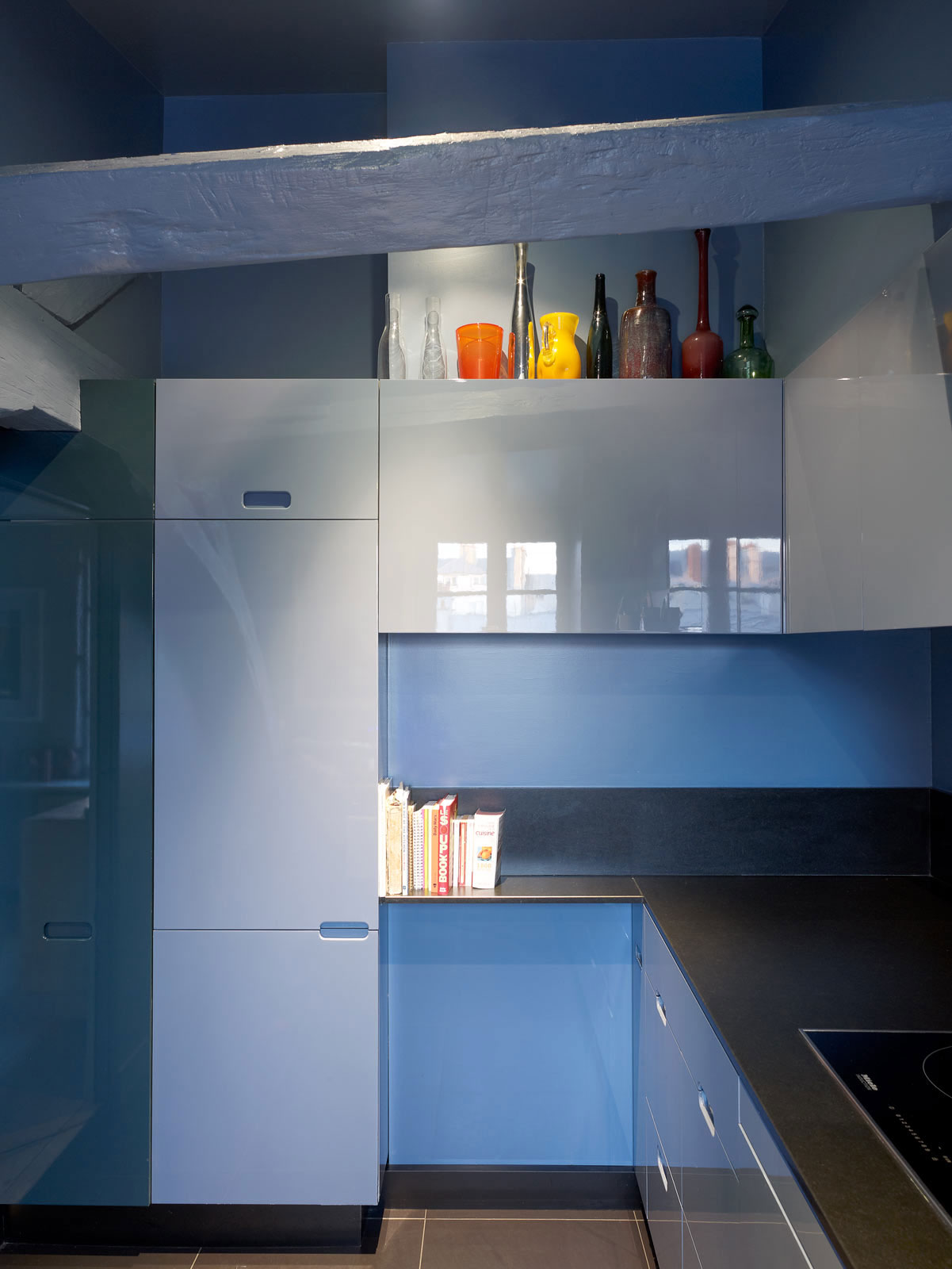 A Stylish and Bold Apartment with Vibrant Personality in Paris, France by Régis Larroque (4)