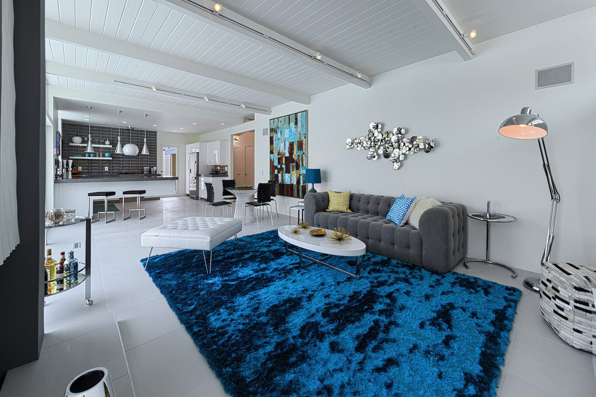 A Stylish and Bright Modern Home Full of Luxurious Details in Palm Springs by H3K Design (14)