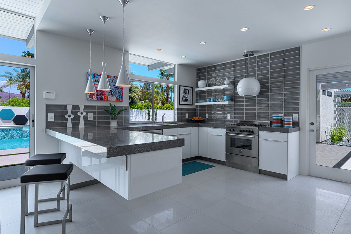 A Stylish and Bright Modern Home Full of Luxurious Details in Palm Springs by H3K Design (16)