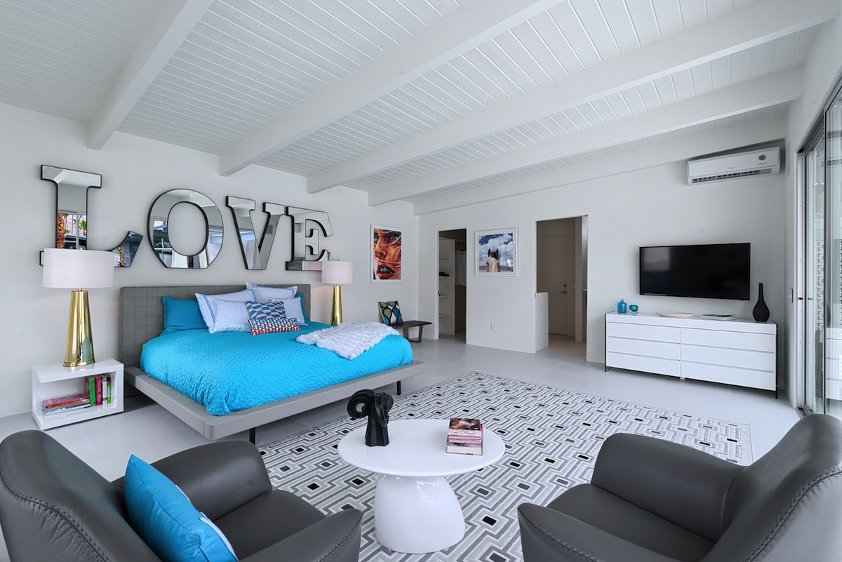 A Stylish and Bright Modern Home Full of Luxurious Details in Palm Springs by H3K Design (20)