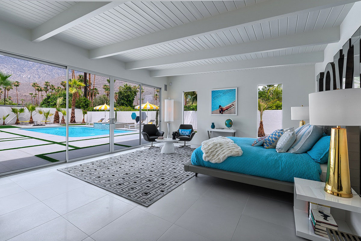 A Stylish and Bright Modern Home Full of Luxurious Details in Palm Springs by H3K Design (22)