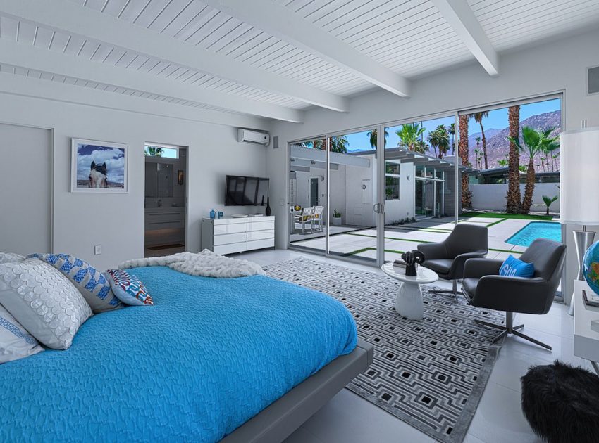 A Stylish and Bright Modern Home Full of Luxurious Details in Palm Springs by H3K Design (23)