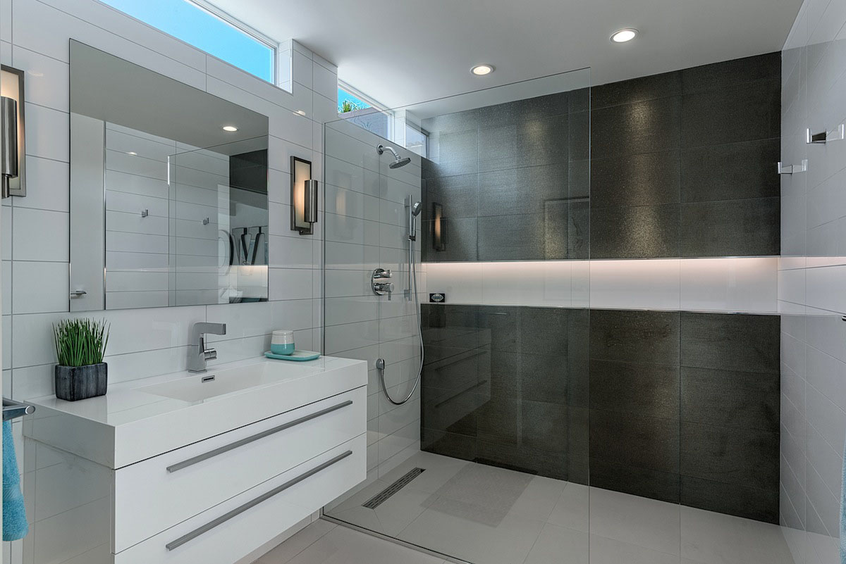 A Stylish and Bright Modern Home Full of Luxurious Details in Palm Springs by H3K Design (24)