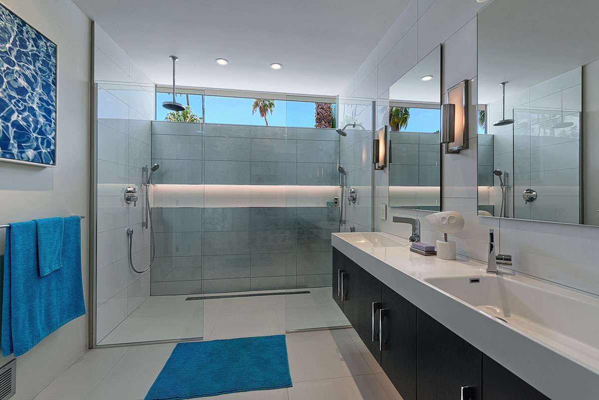 A Stylish and Bright Modern Home Full of Luxurious Details in Palm Springs by H3K Design (27)