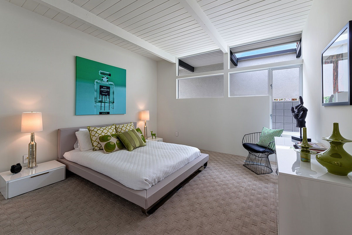 A Stylish and Bright Modern Home Full of Luxurious Details in Palm Springs by H3K Design (28)