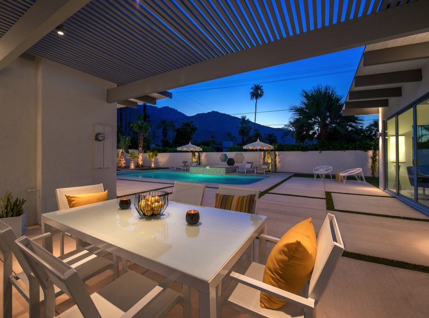 A Stylish and Bright Modern Home Full of Luxurious Details in Palm Springs by H3K Design (35)