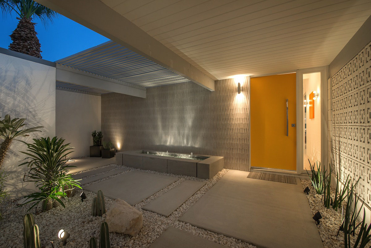 A Stylish and Bright Modern Home Full of Luxurious Details in Palm Springs by H3K Design (37)