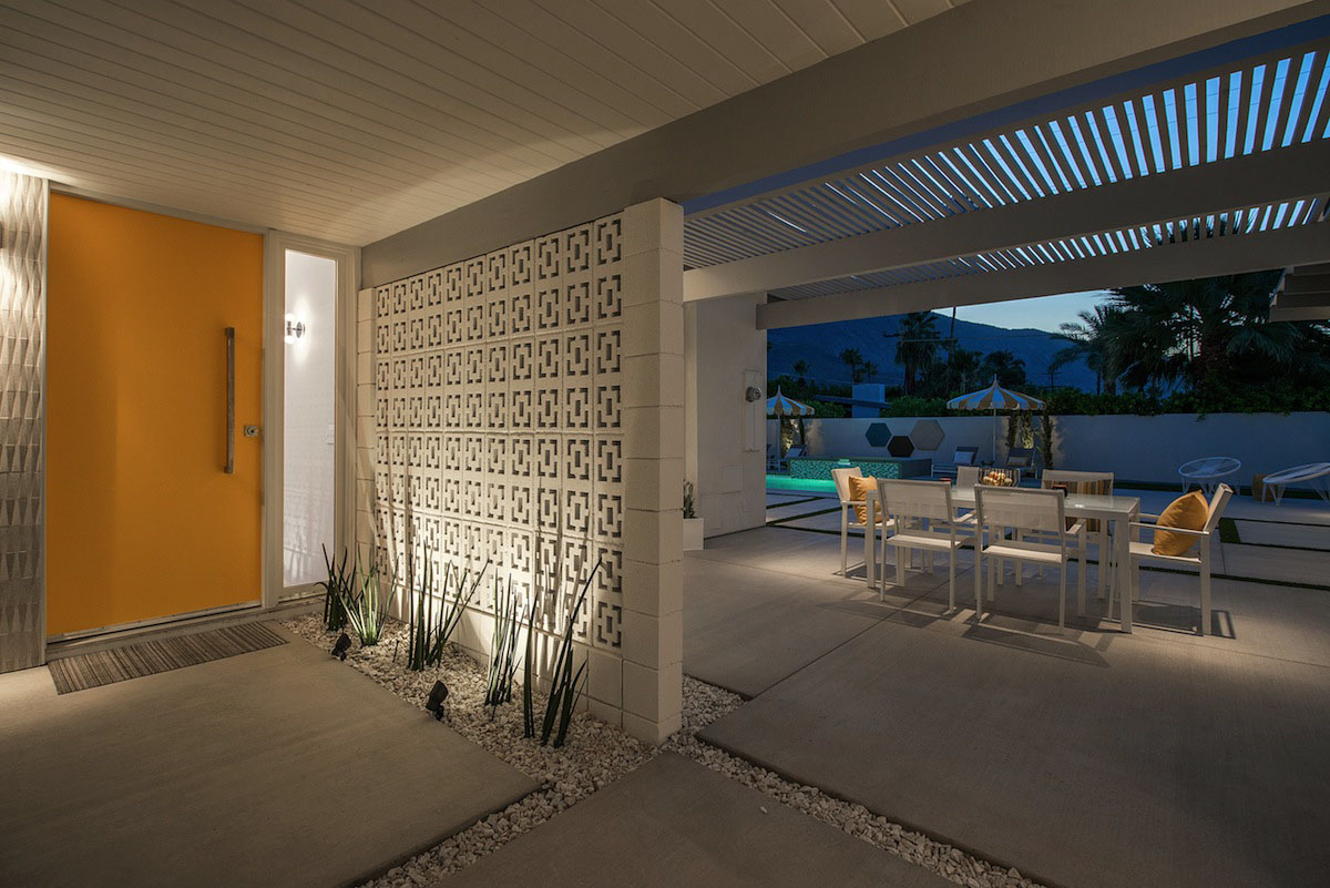 A Stylish and Bright Modern Home Full of Luxurious Details in Palm Springs by H3K Design (38)