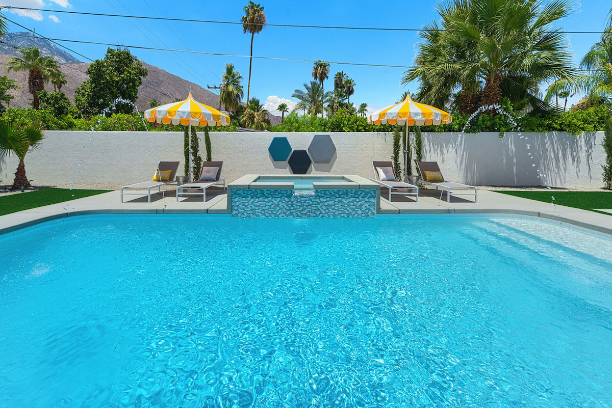 A Stylish and Bright Modern Home Full of Luxurious Details in Palm Springs by H3K Design (6)