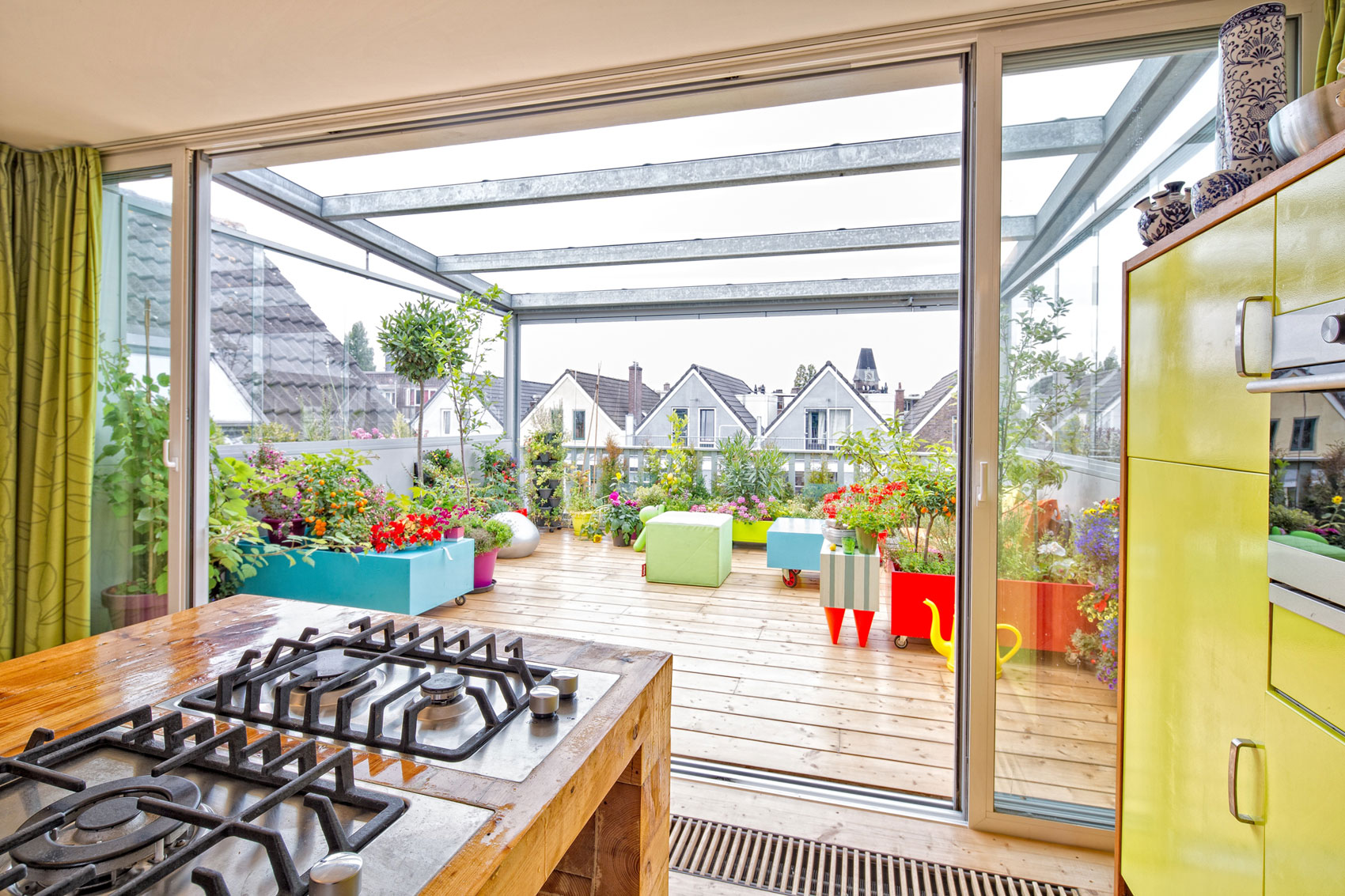 A Stylish and Colorful Apartment with Roof Terrace in Rotterdam, The Netherlands by HUNK design (11)