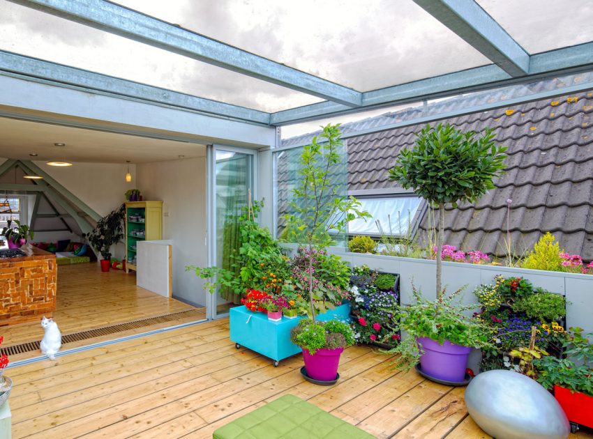 A Stylish and Colorful Apartment with Roof Terrace in Rotterdam, The Netherlands by HUNK design (2)