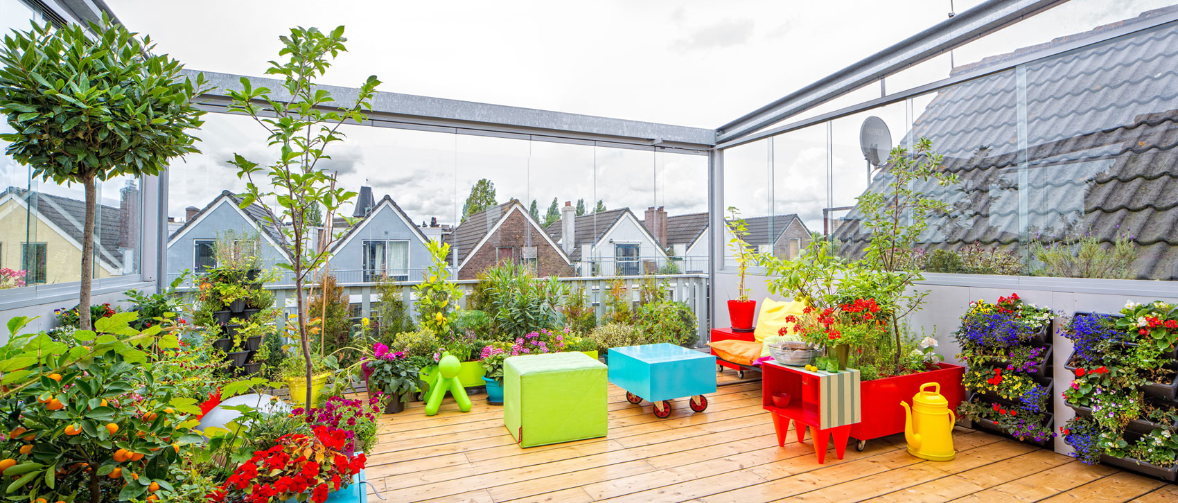 A Stylish and Colorful Apartment with Roof Terrace in Rotterdam, The Netherlands by HUNK design (6)