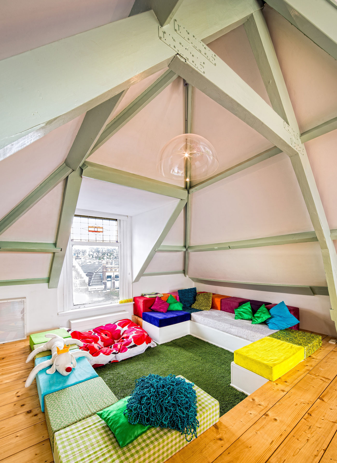 A Stylish and Colorful Apartment with Roof Terrace in Rotterdam, The Netherlands by HUNK design (7)