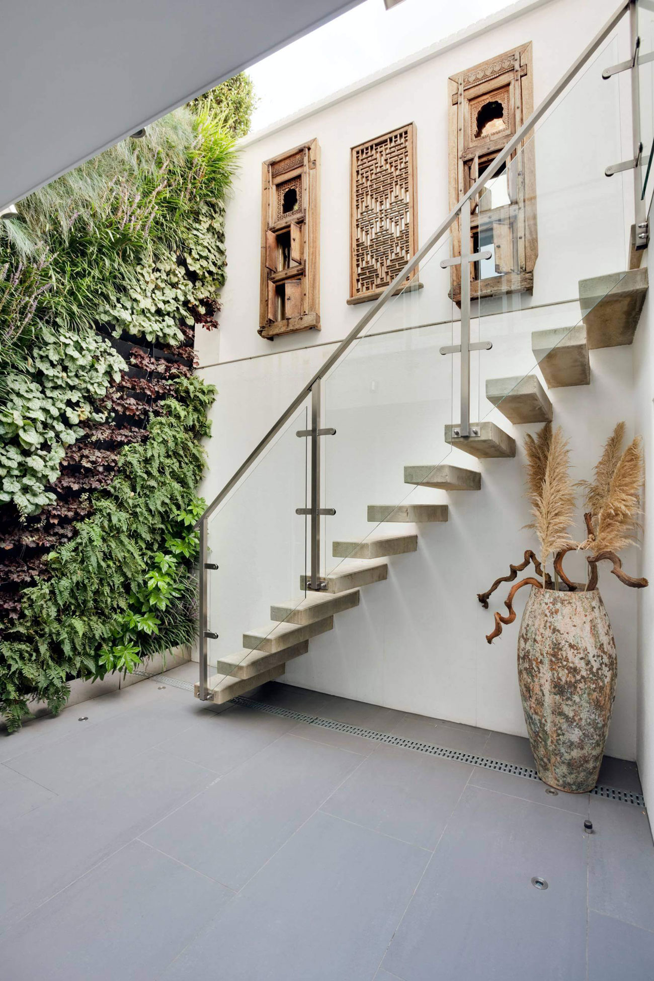 A Stylish and Colorful Home Blends Contemporary with Rustic Style in Chelsea by City Interiors (12)