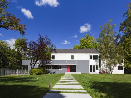 A Stylish and Colorful Modern Home with Light Interiors in Westchester by Fougeron Architecture (2)