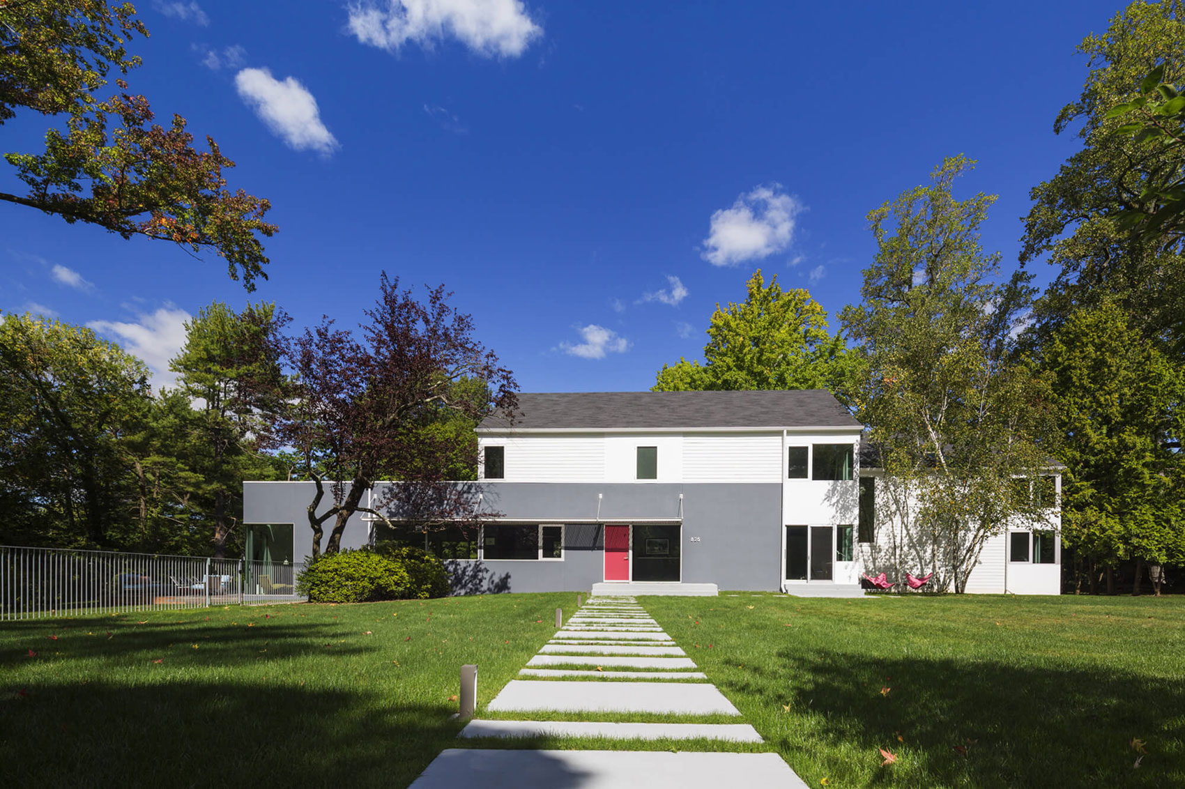 A Stylish and Colorful Modern Home with Light Interiors in Westchester by Fougeron Architecture (2)