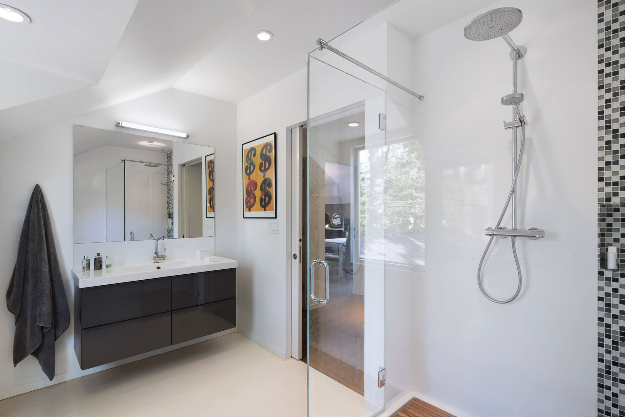 A Stylish and Colorful Modern Home with Light Interiors in Westchester by Fougeron Architecture (22)