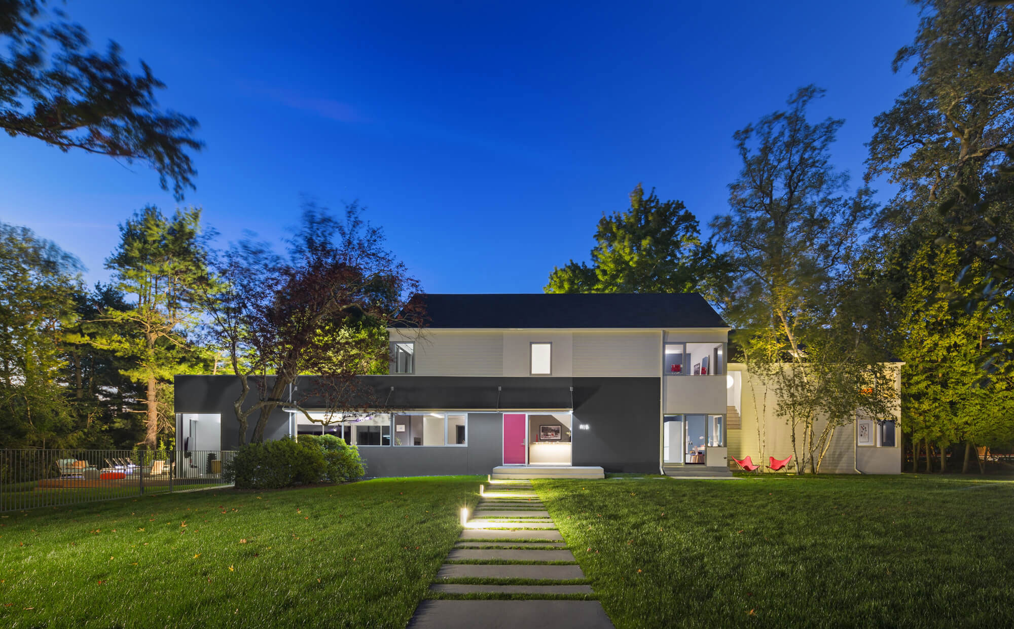 A Stylish and Colorful Modern Home with Light Interiors in Westchester by Fougeron Architecture (23)
