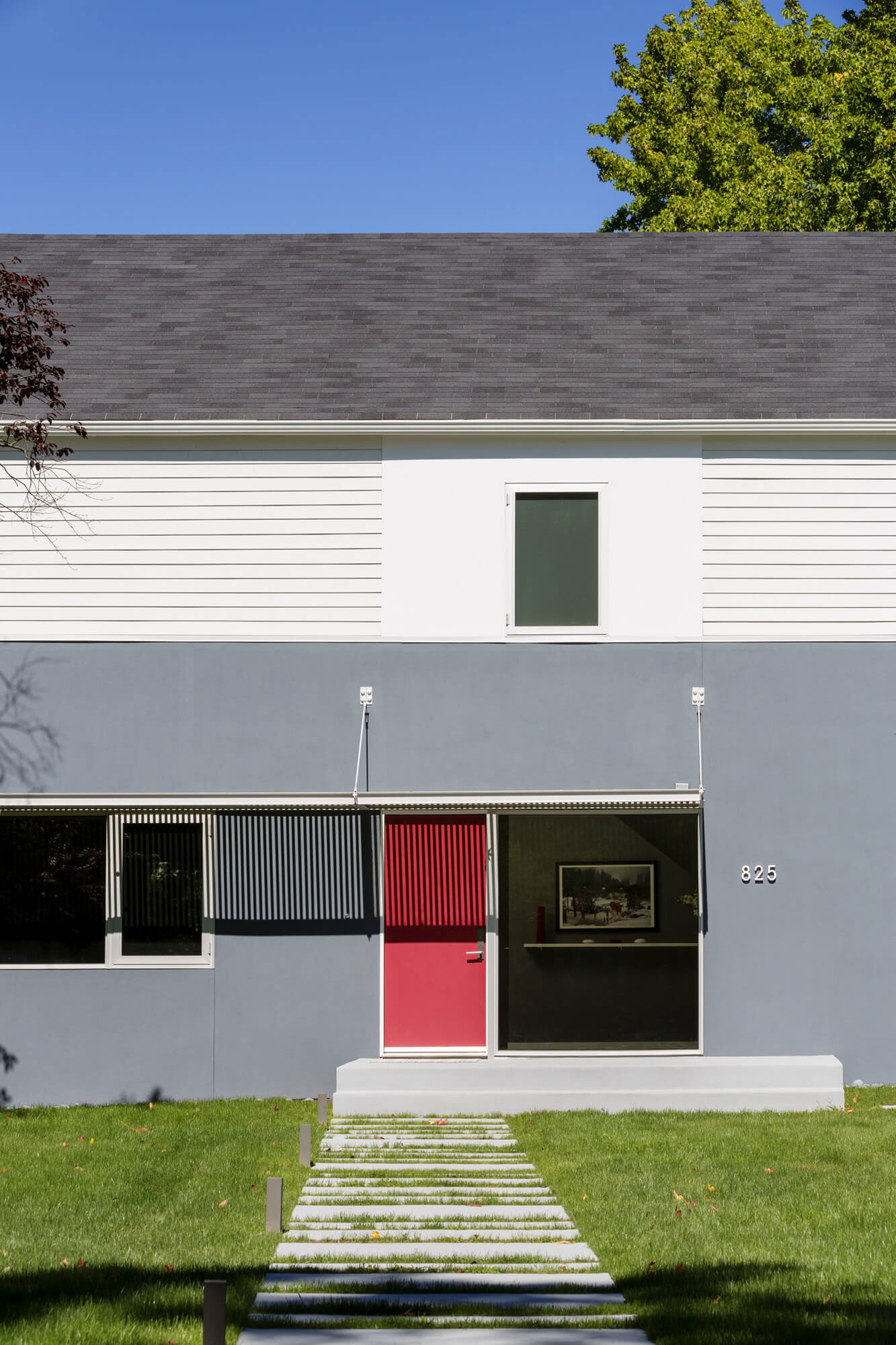 A Stylish and Colorful Modern Home with Light Interiors in Westchester by Fougeron Architecture (3)