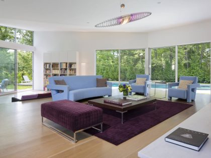 A Stylish and Colorful Modern Home with Light Interiors in Westchester by Fougeron Architecture (9)